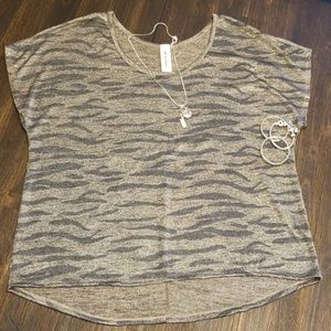 Animal pring sleeveless shirt
